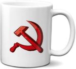Caneca Comunismo Presente com símbolo foice e martelo, resistente e ideal para presentear com estilo político.