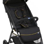 Carrinho Chicco Glee: leve, compacto e com fechamento automático para passeios práticos desde o nascimento até 22kg.