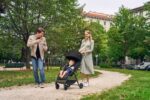 Carrinho Chicco Glee: leve, compacto e com fechamento automático para passeios práticos desde o nascimento até 22kg. - Imagem 2
