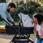 Carrinho de Bebê Cosco Kids Lummy Cinza Gelo: assento 2 em 1, reversível e compacto para acompanhar o bebê até 22 kg. - Imagem 2