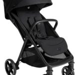 Carrinho de Bebê Joie Parcel LX Preto Eclipse: leve, dobrável com uma mão e ideal para passeios com conforto e segurança.