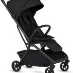 Carrinho de Bebê Nia Onyx Silver Cross aprovado para cabine, compacto, leve e ideal para viagens com conforto e praticidade.