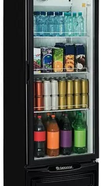 Cervejeira Gelopar 410L preta: alta capacidade, refrigeração eficiente e exposição ideal para bebidas.