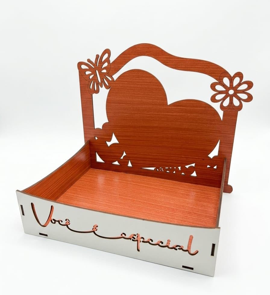 Cesta Bandeja MDF café da manhã com design romântico, ideal Cesta Bandeja MDF café da manhã com design romântico, ideal para presentear com carinho em ocasiões especiais.