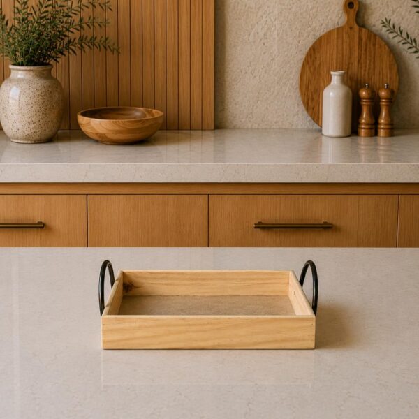 Cesta Bandeja Madeira Pinus 24x33 cm com Alça: ideal para café da manhã, presentes e decoração rústica artesanal.