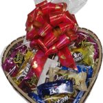 Cesta De Chocolates Lacta Coração: presente romântico com chocolates sortidos e embalagem premium para datas especiais.
