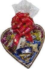 Cesta De Chocolates Lacta Coração: presente romântico com chocolates sortidos e embalagem premium para datas especiais.