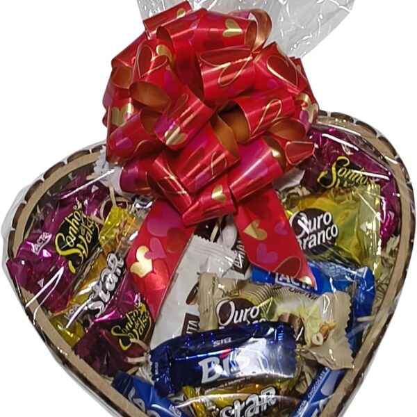 Cesta De Chocolates Lacta Coração: presente romântico com chocolates sortidos e embalagem premium para datas especiais.