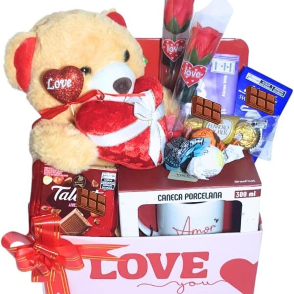 Cesta Namorados Premium com chocolate suíço, urso e caneca: presente romântico, sofisticado e pronto para emocionar.