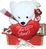 Cesta Namorados com Urso, Chocolates e Flores: presente romântico pronto para emocionar com carinho e sofisticação.