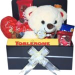 Cesta Premium com Urso e Chocolates: presente completo para encantar em qualquer ocasião