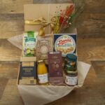 Cesta Presente Café da Manhã Gourmet com 9 itens, ideal para presentear executivos, aniversários e ocasiões especiais.