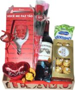 Cesta Presente Gourmet Namorados Te Amo: presente sofisticado e romântico, pronto para emocionar quem você ama.