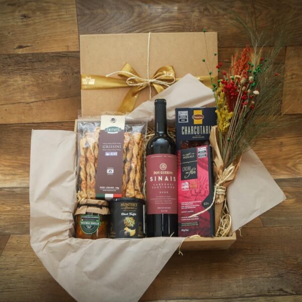 Cesta Presente Gourmet com Vinho e Chocolate, presente sofisticado para surpreender com sabor e elegância