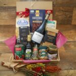 Cesta Presente Premium com Vinho e Pasta Italiana: 12 itens sofisticados para aniversários, executivos e presentes especiais.