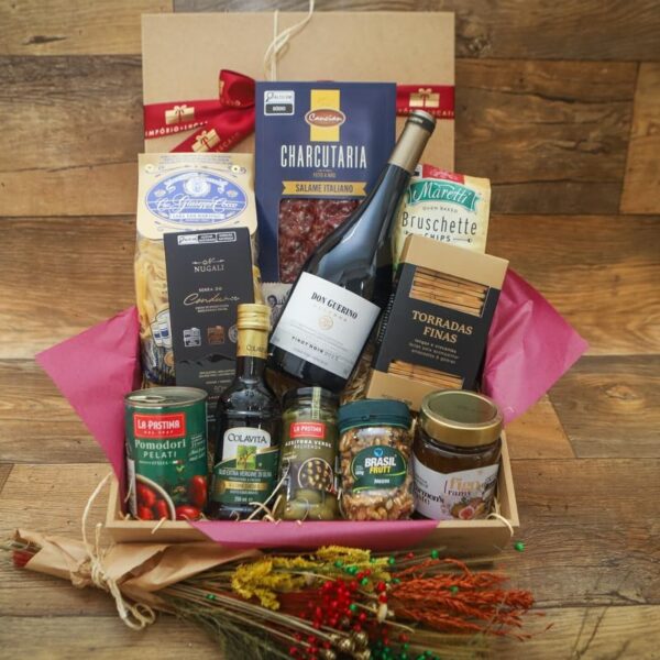 Cesta Presente Premium com Vinho e Pasta Italiana: 12 itens sofisticados para aniversários, executivos e presentes especiais.