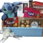 Cesta Presente Stitch com Pelúcia e Chocolates Ferrero Rocher, pronta para presentear com carinho.