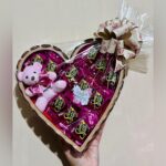 Cesta de Chocolate Coração com Ursinho, presente premium com chocolates sortidos para Páscoa, Dia das Mães e datas especiais