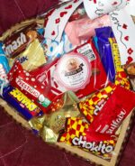 Cesta de Chocolate em formato de coração pequena: presente romântico com chocolates e almochaveiro, ideal para Dia das Mães e Namorados. - Imagem 2