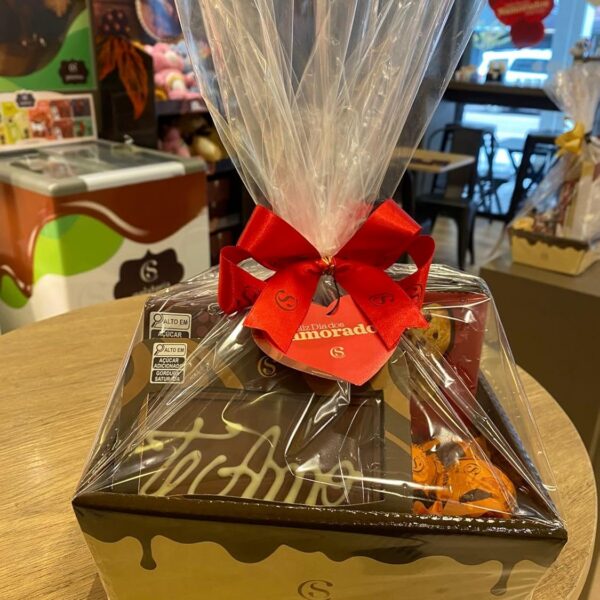 Cesta de Chocolates Cacau Show para Dia dos Namorados: presente completo e delicioso para surpreender quem você ama.