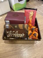 Cesta de Chocolates Cacau Show para Dia dos Namorados: presente completo e delicioso para surpreender quem você ama. - Imagem 2