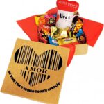 Cesta de Presente Romântica com Chocolates, Caneca Personalizada e Pelúcia: presente completo para encantar no Dia dos Namorados.