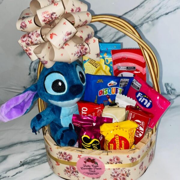 Cesta de chocolate com pelúcia: presente especial para aniversário, surpresa e datas especiais.