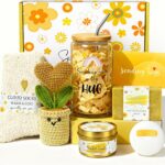 Cesta de presente relaxante para mulheres com caneca, vela, sabonete, bomba de banho e meias para autocuidado e bem-estar