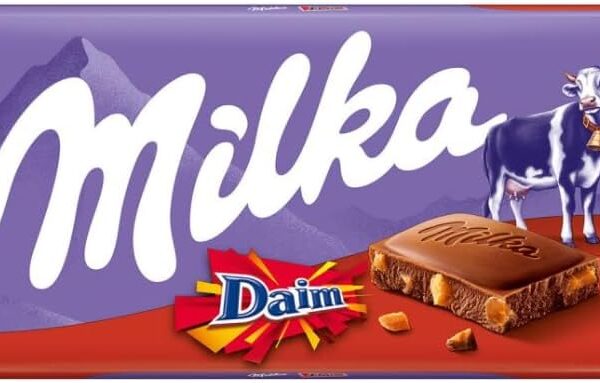 Chocolate Milka Ao Leite Daim 100G: barra cremosa com cristais de caramelo crocante e sabor irresistível para comprar e saborear.