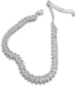 Choker Glow Luxe cravejada em zircônias: brilho intenso e luxo para elevar seu visual com elegância.