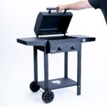 Churrasqueira A Gás Portátil Frank Grill com 2 queimadores, mobilidade e controle preciso para assados práticos e saborosos. - Imagem 2