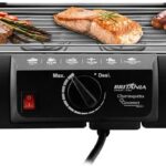 Churrasqueira Gourmet Britânia 1200W: grelha inox, 2 alturas e bandeja 1,2L para assados práticos e saborosos.
