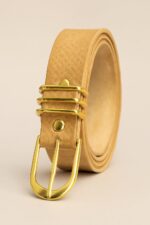 Cinto Feminino Slim em Couro Sintético: elegante, versátil e ideal para calça alfaiataria e shorts.