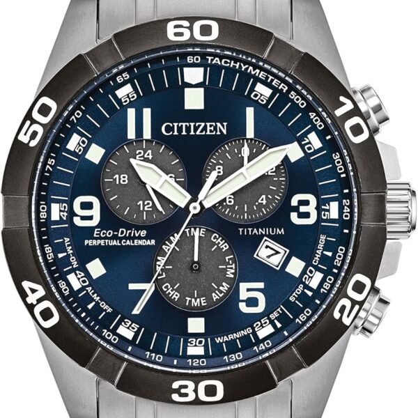 Citizen Brycen Chronograph Super Titanium com Eco-Drive, calendário perpétuo e alarme para uso esportivo e casual