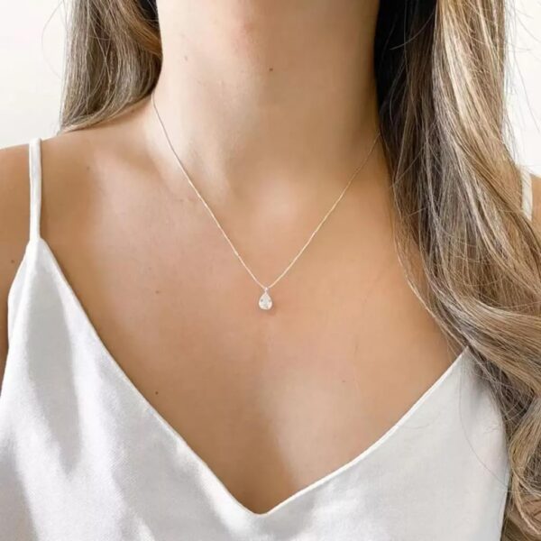 Colar Corrente Veneziana Feminina 45cm com Ponto de Luz Gota e Prata: elegante, delicado e ideal para presentear ou valorizar qualquer look.