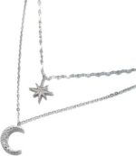 Colar Duplo Lua e Estrela com Zircônia: elegância delicada para valorizar seu visual com charme celestial.