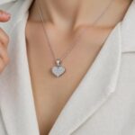 Colar Feminino Coração Brilhante em Aço Inox: elegante, durável e perfeito para presentear. - Imagem 2