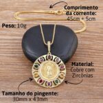 Colar Feminino Santa Maria cravejado com zircônias: fé, elegância e devoção em uma semijoia dourada com bolsa de veludo. - Imagem 2