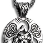 Colar Masculino Triquetra em Aço Inoxidável 60cm: amuleto celta de proteção e estilo, com bolsa de veludo.