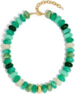 Colar de contas boho para mulheres, estilo moderno e colorido para looks de verão e férias.