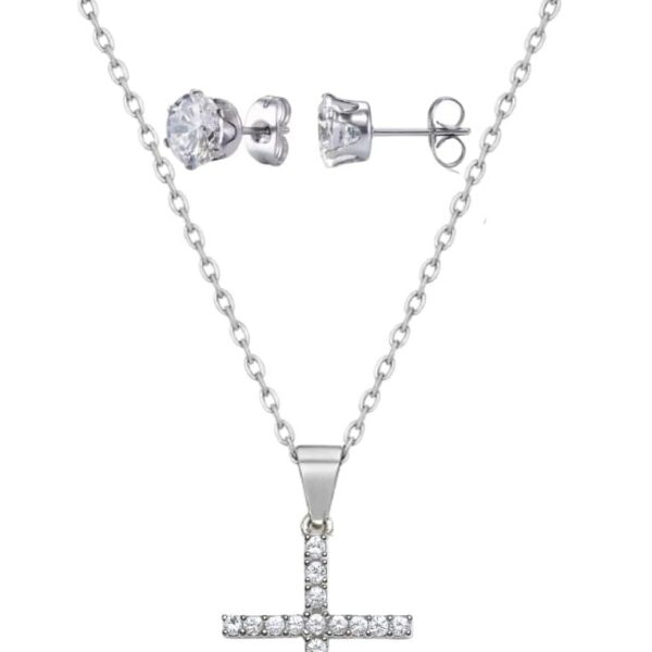 Colar feminino com pingente de cruz em aço inox: resistente, elegante e ideal para compor looks com estilo.