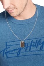 Colar masculino Tommy Hilfiger em aço inox e couro marrom com logo, estilo sofisticado e durável - Imagem 2