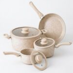 Conjunto de Panelas 4 Peças Cerâmica Bege: antiaderente, com tampas de vidro e design elegante para sua cozinha.