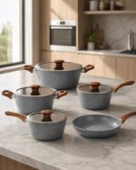 Conjunto de Panelas 5 Peças Antiaderente para Indução: cozinha sem grudar, com tampa de vidro e cabo amadeirado.