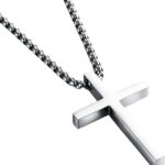Corrente colar com pingente de cruz em aço inox, estilo masculino, resistente e elegante para uso diário.