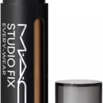 Corretivo MAC Studio Fix All Over Face Pen: cobertura natural mate, longa duração e resistente à água para rosto impecável.