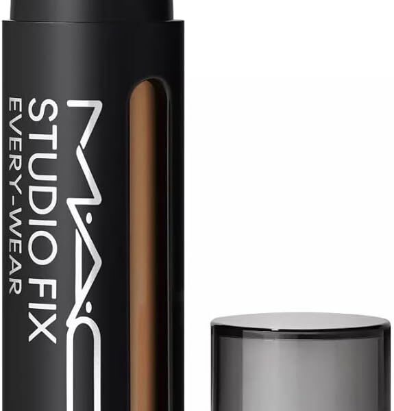 Corretivo MAC Studio Fix All Over Face Pen: cobertura natural mate, longa duração e resistente à água para rosto impecável.