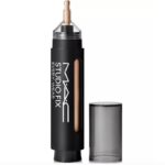 Corretivo MAC Studio Fix All Over Face Pen com cobertura média a alta, acabamento matte natural e 36h de duração.