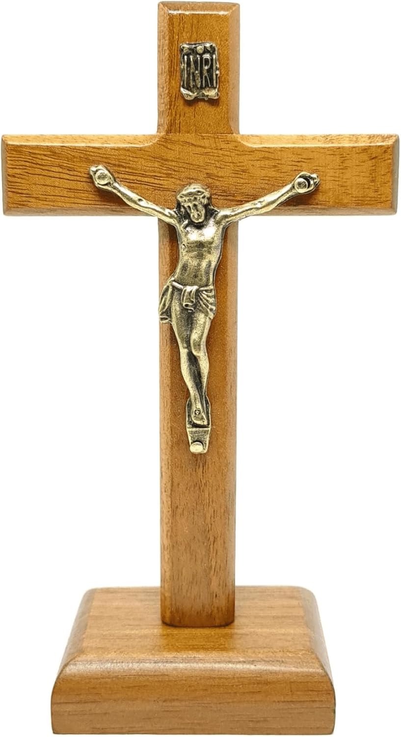 Crucifixo de Mesa Madeira Clara 12 cm: elegância e devoção Crucifixo de Mesa Madeira Clara 12 cm: elegância e devoção para mesa, altar ou oratório.
