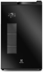 Electrolux Cervejeira Home Bar EB100 100L Frost Free, porta de vidro preta, ideal para cervejas sempre na temperatura certa.